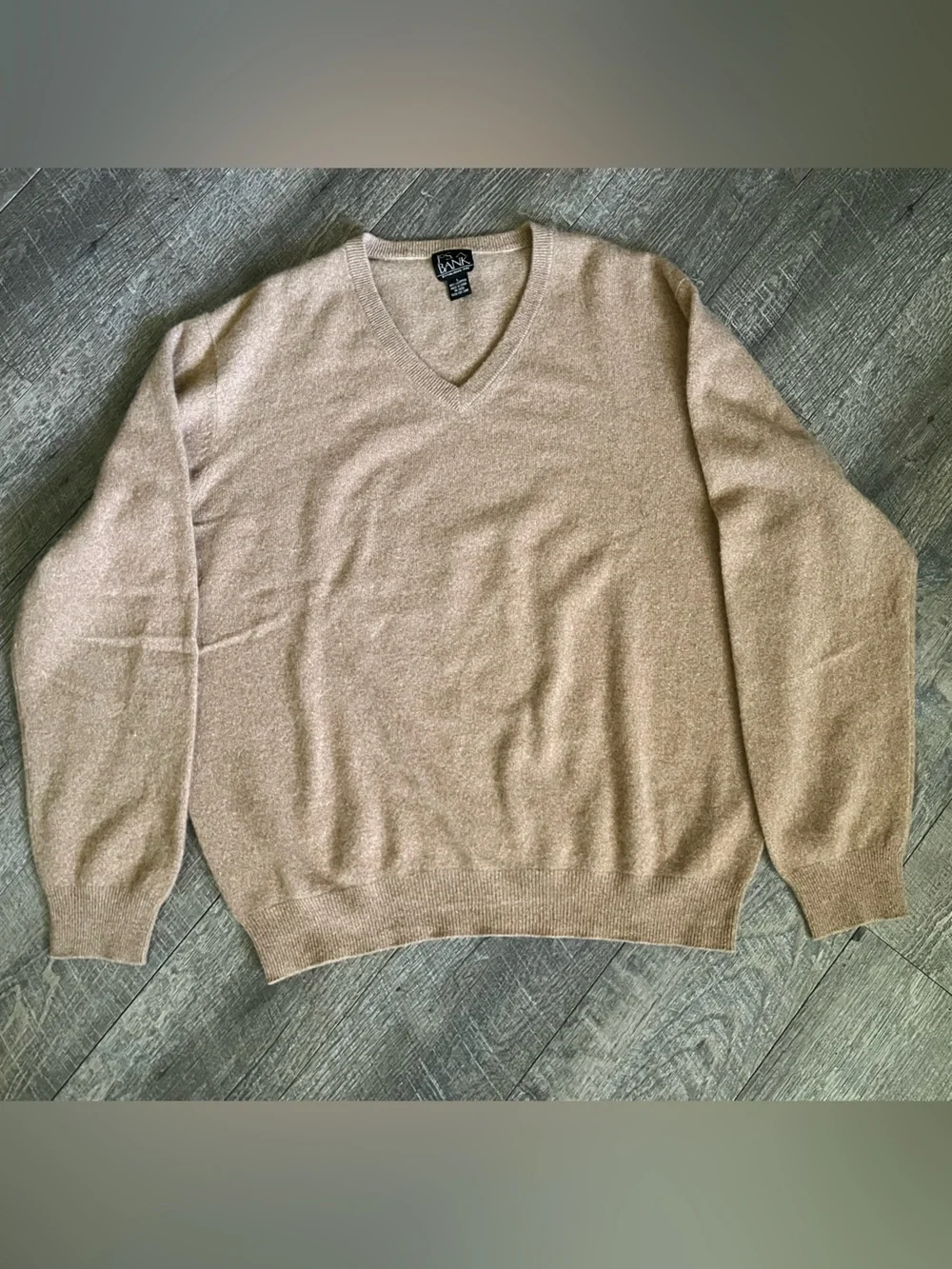 Jos. A. Bank Men's 100 % Cashmere V-Neck Sweater in Brown